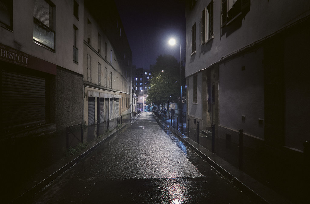 La première à gauche.