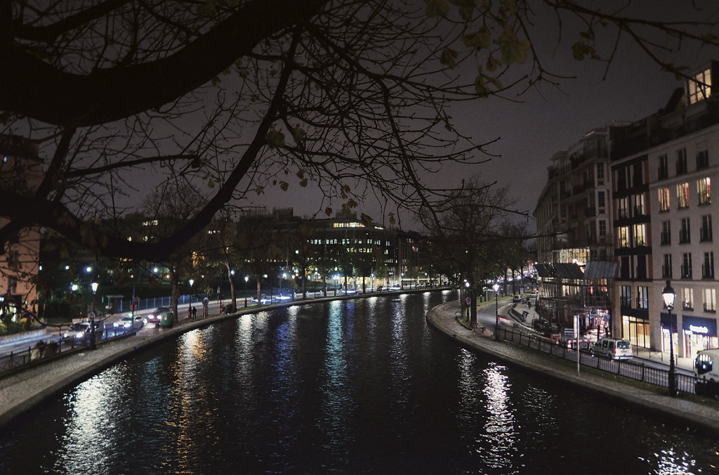 Le long du canal Saint-Martin de nuit